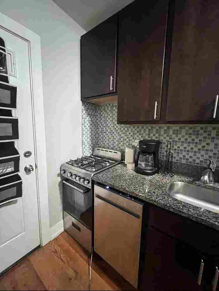 Lakeview Apartment by Diversey