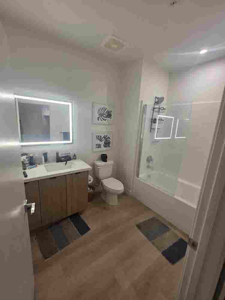 1 room available in 3 bedroom space