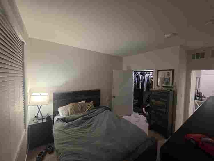 1 room available in 3 bedroom space