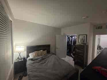 1 room available in 3 bedroom space