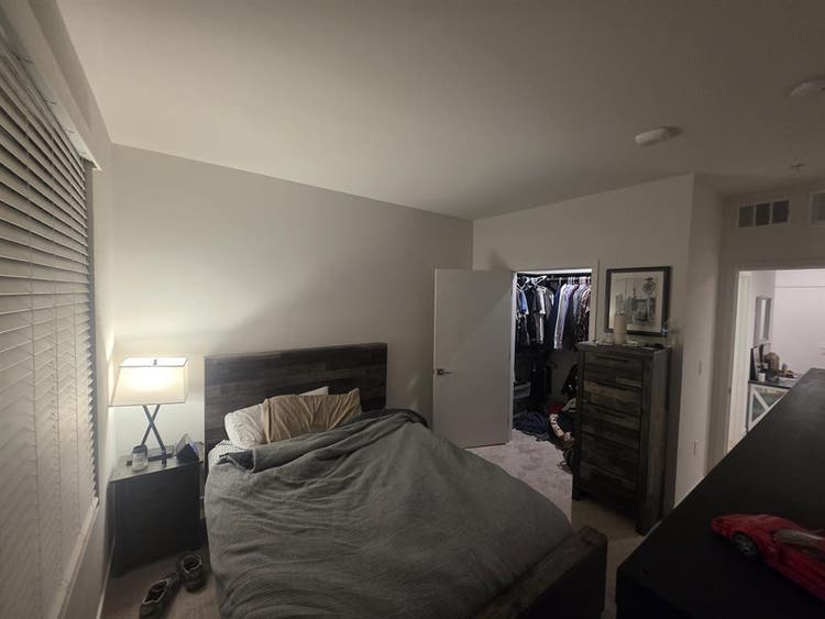 1 room available in 3 bedroom space