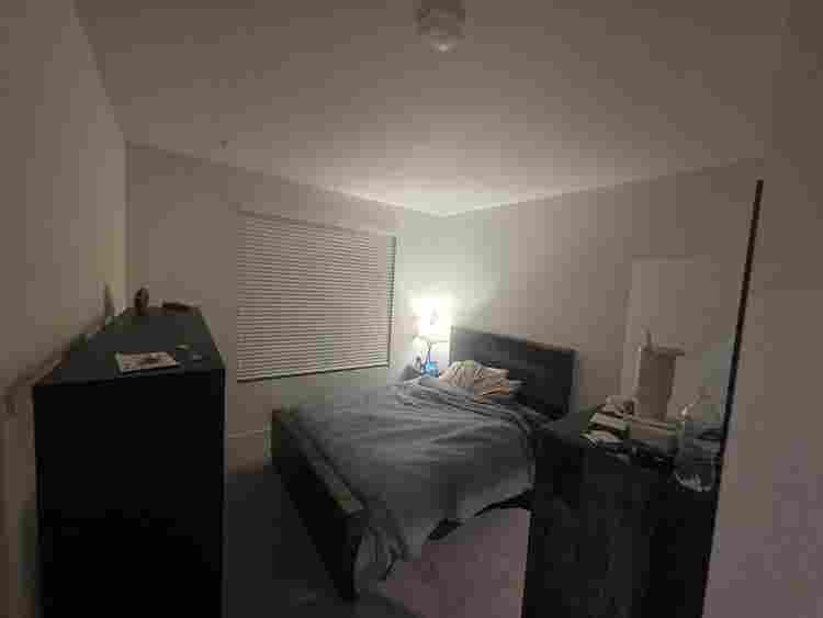 1 room available in 3 bedroom space