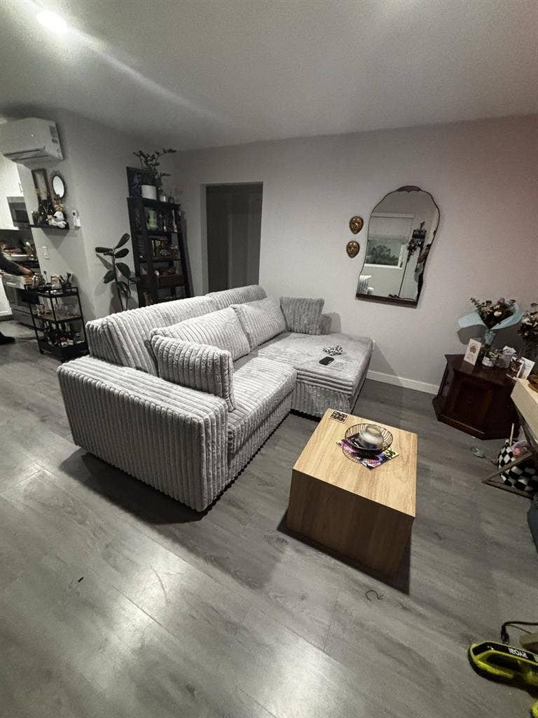 Couple looking for a roommate