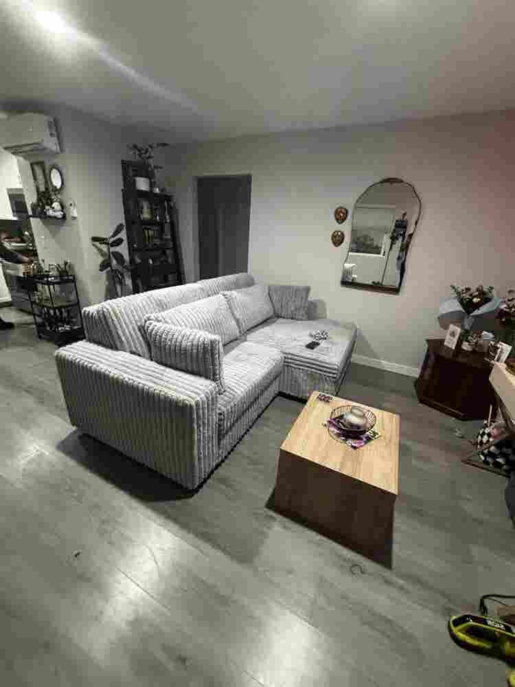 Couple looking for a roommate