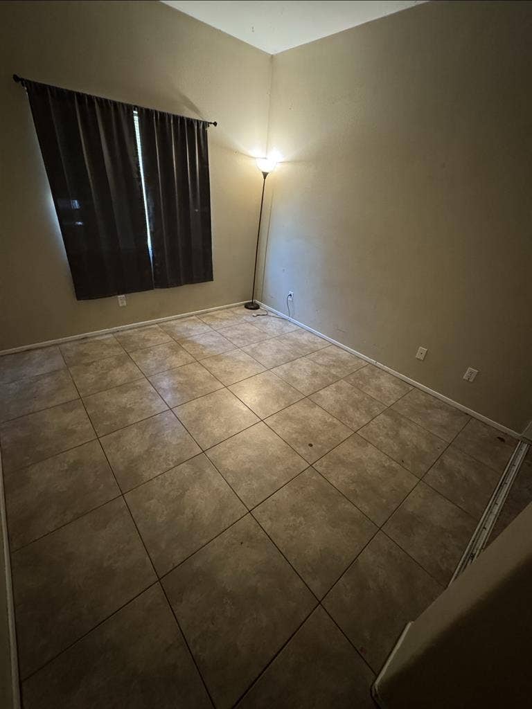 (Hemet)
Quiet & chill neighborhood