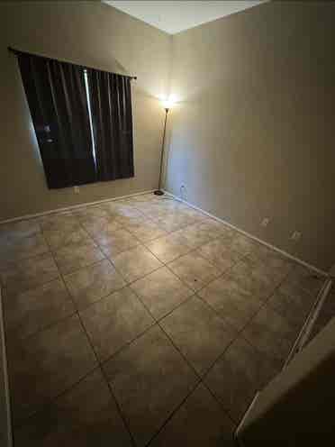 (Hemet) 
Quiet & chill neighborhood