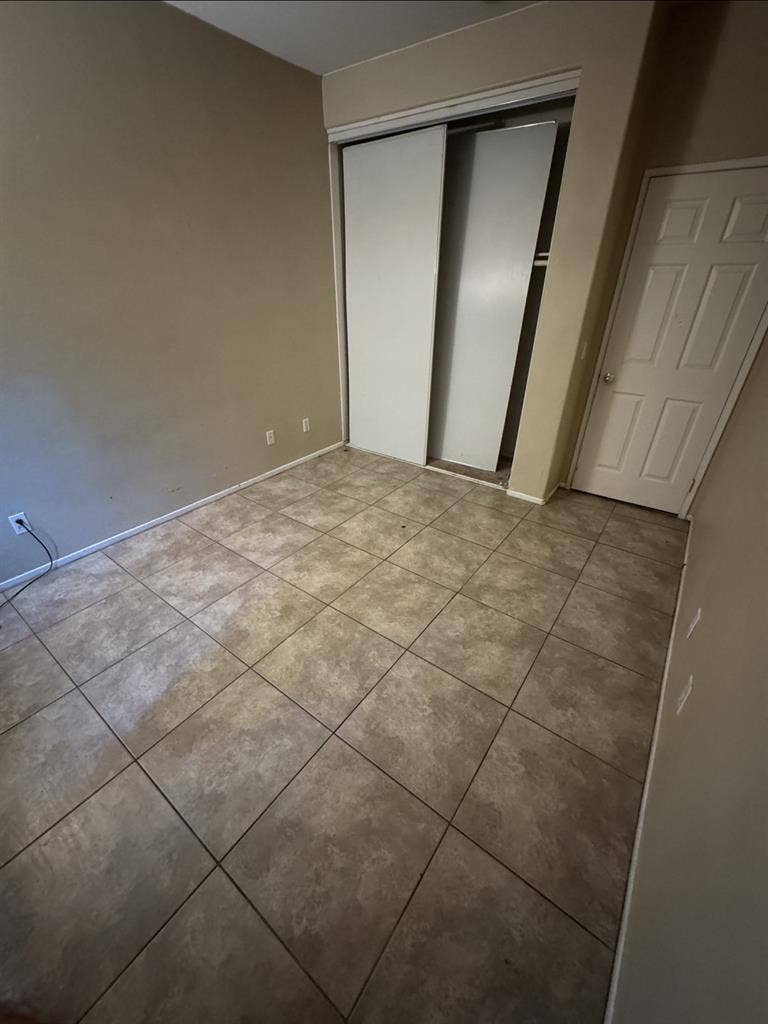 (Hemet)
Quiet & chill neighborhood