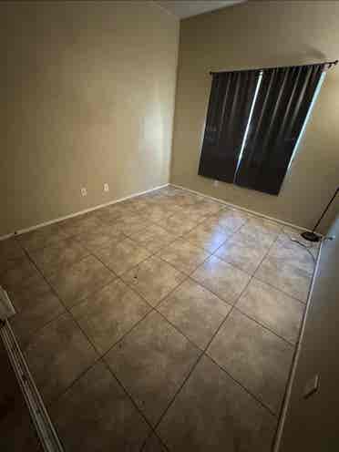 (Hemet) 
Quiet & chill neighborhood