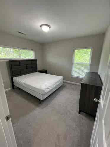 8 mins from ATL Airport