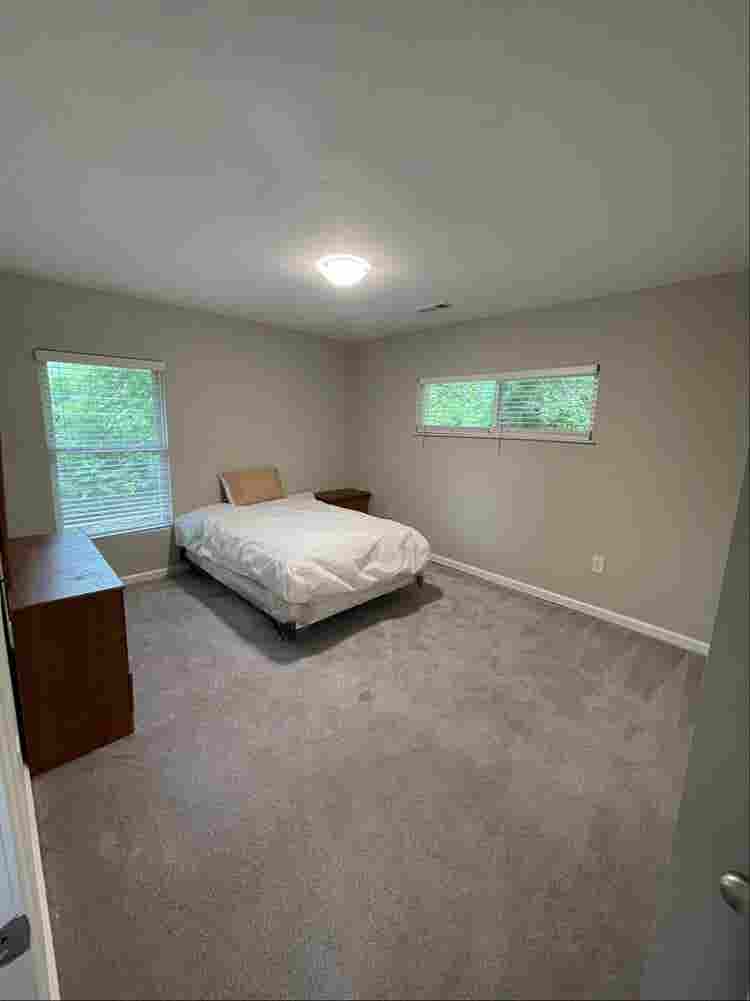 8 mins from ATL Airport