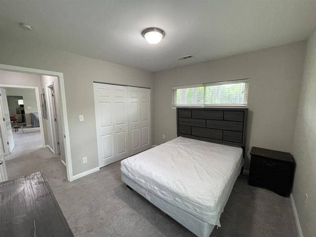 8 mins from ATL Airport
