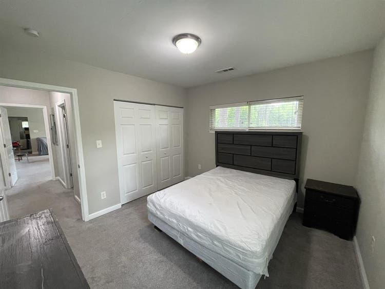 8 mins from ATL Airport