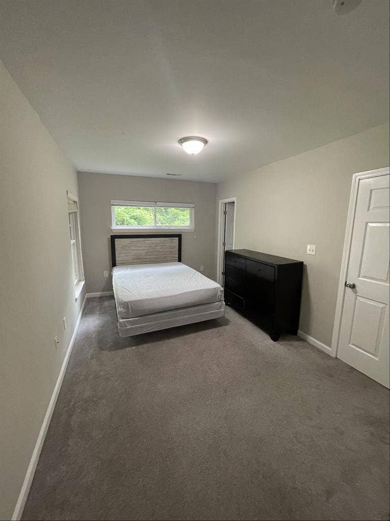 8 mins from ATL Airport
