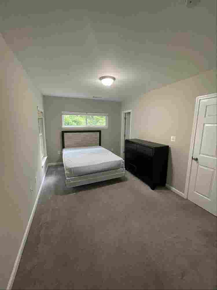 8 mins from ATL Airport