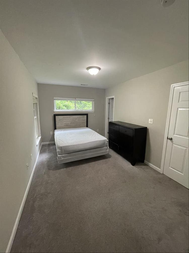 8 mins from ATL Airport