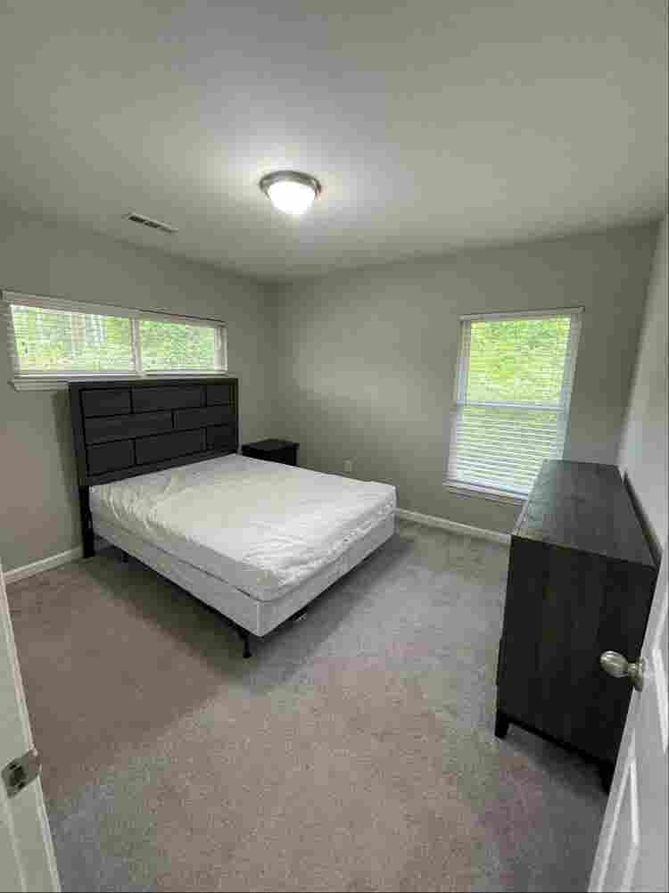 8 mins from ATL Airport