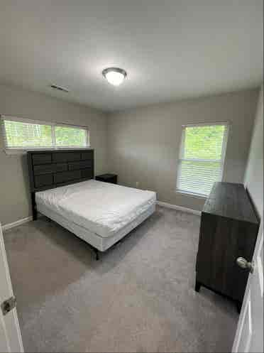 8 mins from ATL Airport