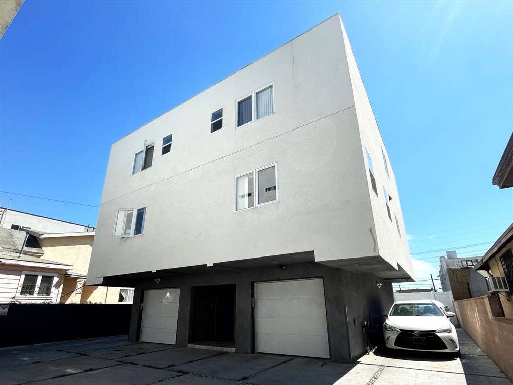 Coliving + Maid Cleaning + Laundry