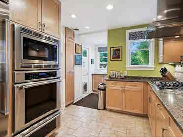 looking for 2 roommates