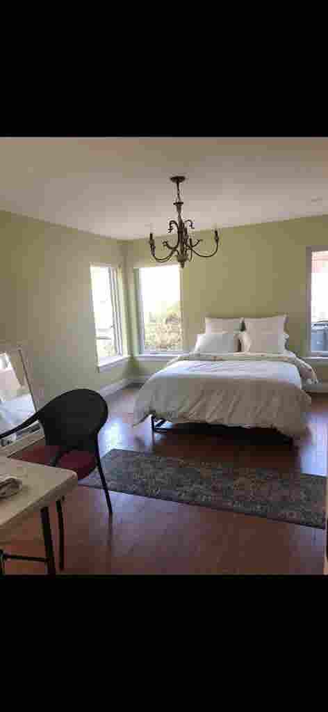 Furnished room