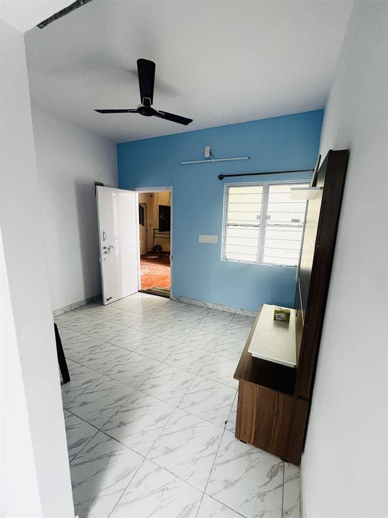 Cozy compact 1bhk Flat