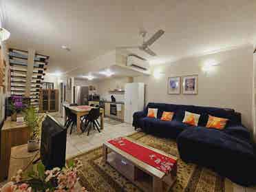 Airy and Sunny Room w Pool Acces