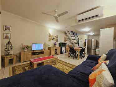 Airy and Sunny Room w Pool Acces