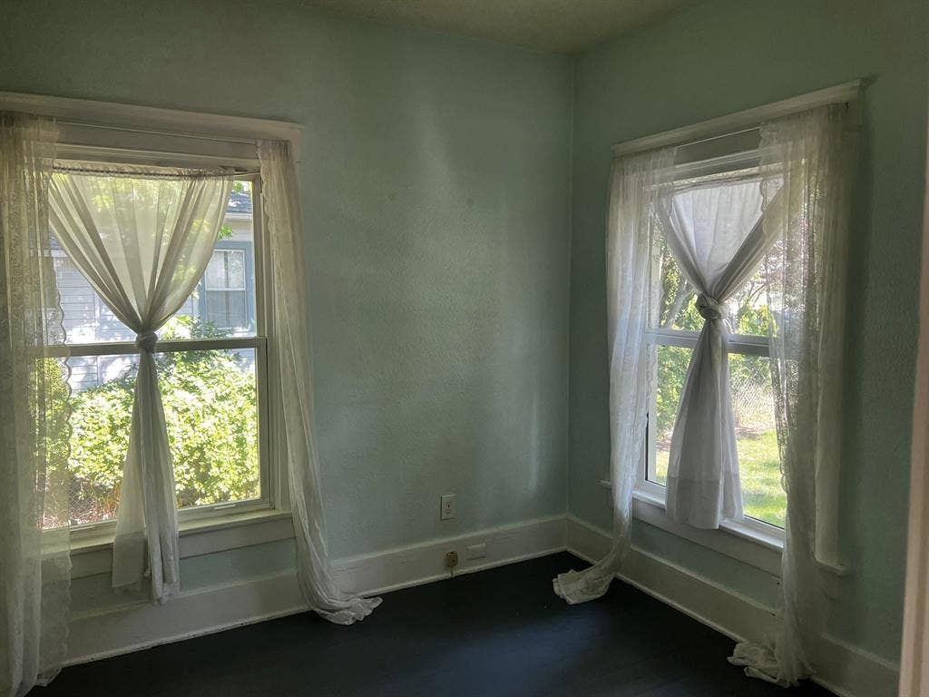 ISO roommate for spare bedroom