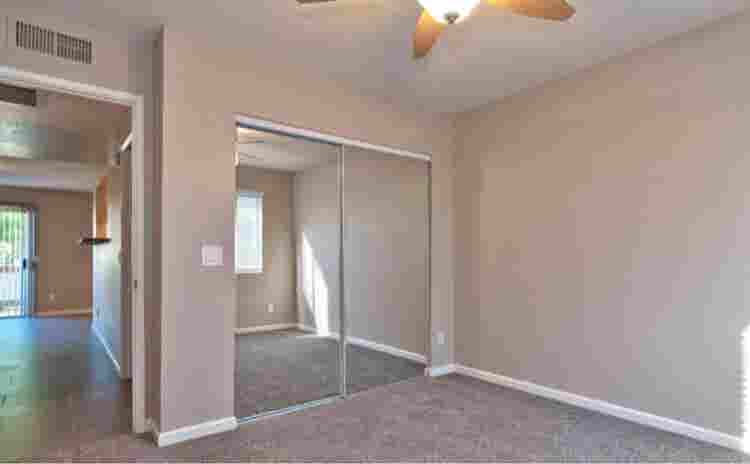 Looking for roommate in B