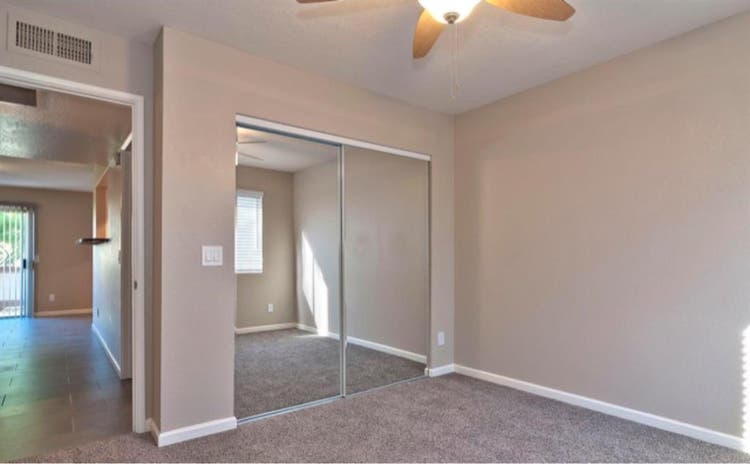 Looking for roommate in B
