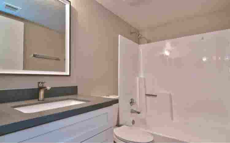 Looking for roommate in B
