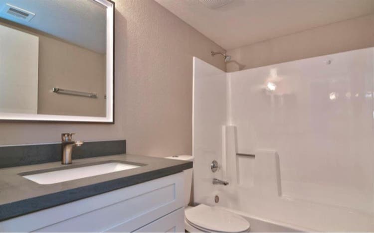 Looking for roommate in B