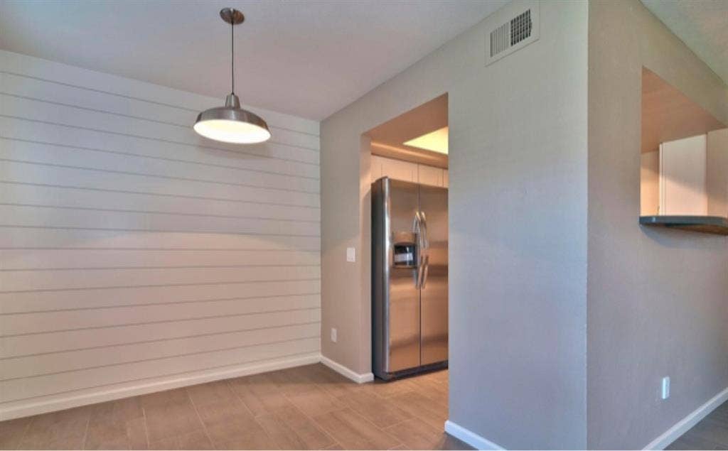 Looking for roommate in B