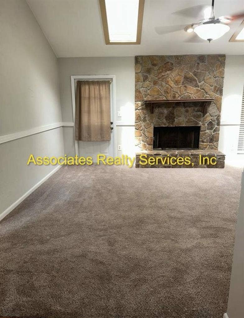 Need Roommate for Move In