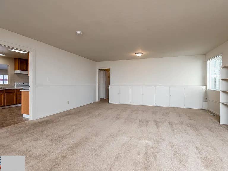 Large room for rent in Evergreen