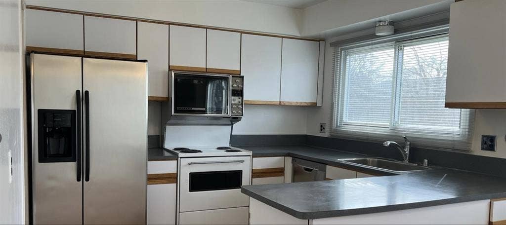 Looking for roommates