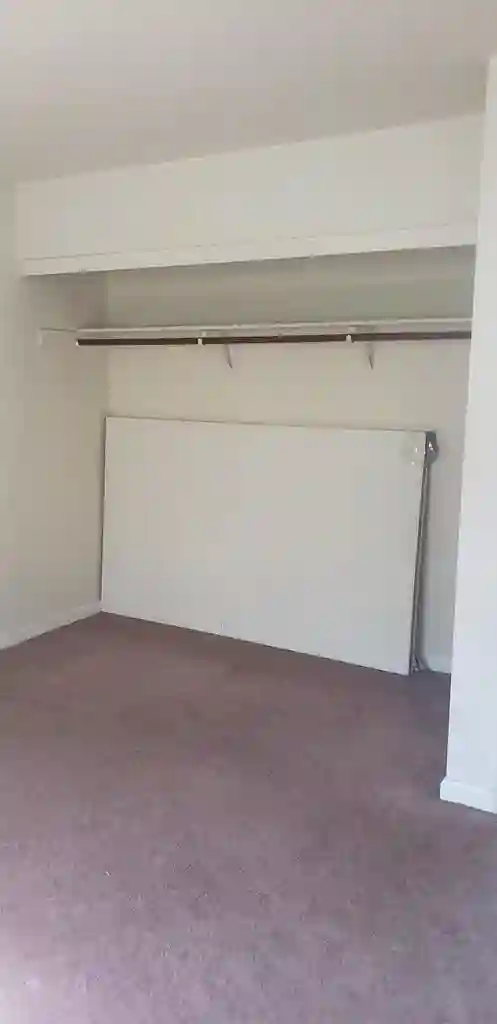 Looking for a roommate in PB