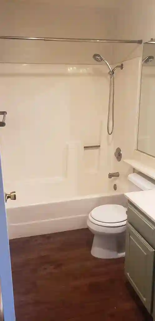 Looking for a roommate in PB