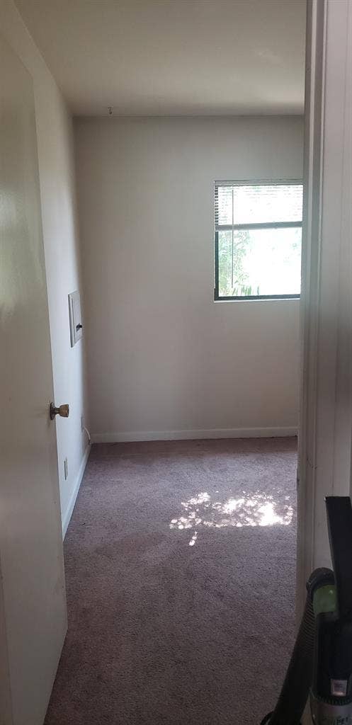 Looking for a roommate in PB