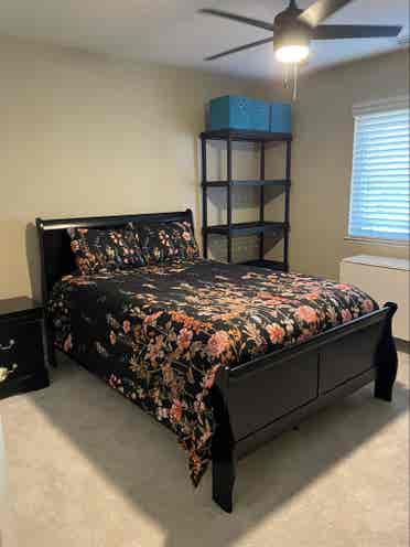 Need two 
Roommates