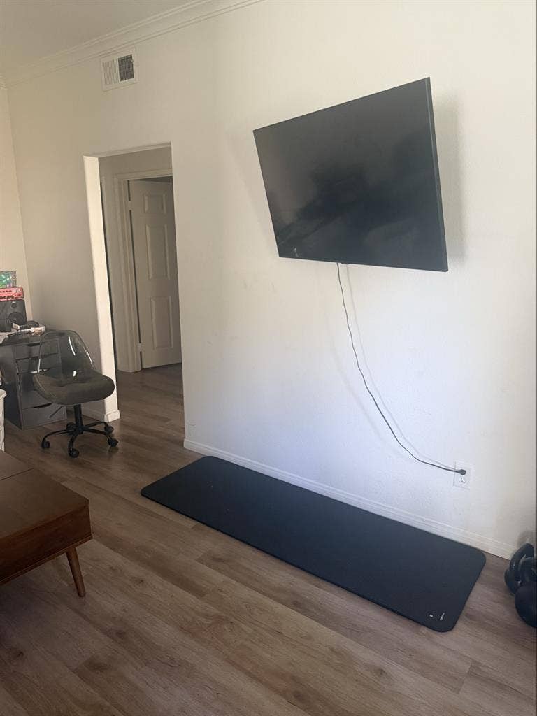 Room for rent apt off Palm