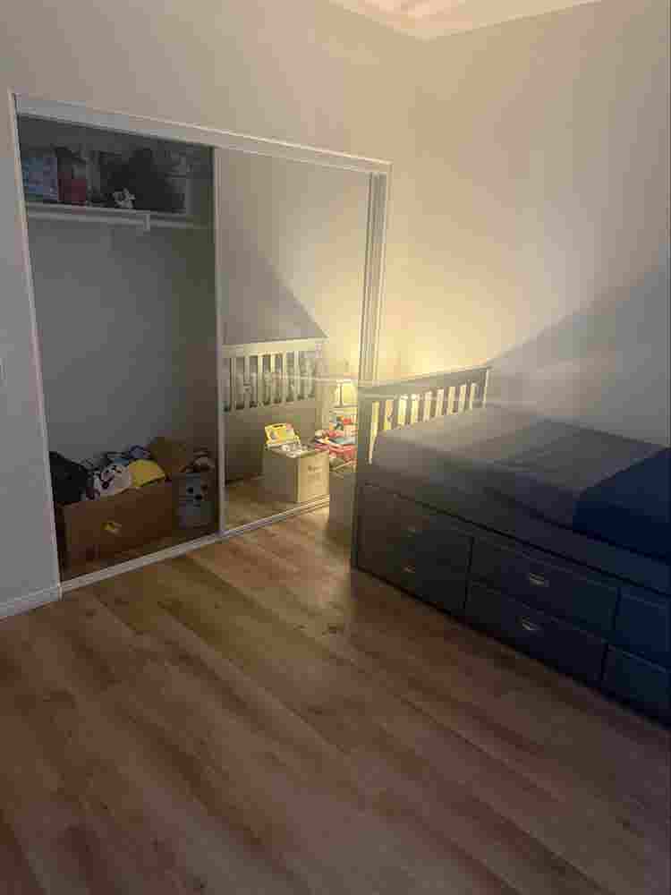 Room for rent apt off Palm