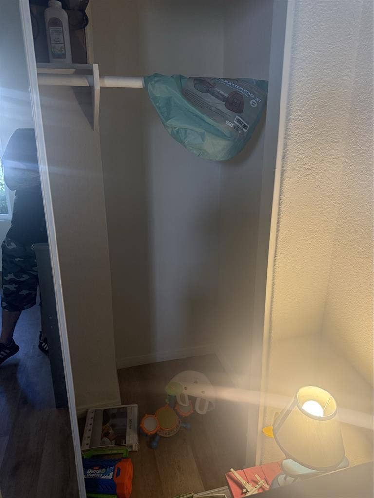 Room for rent apt off Palm