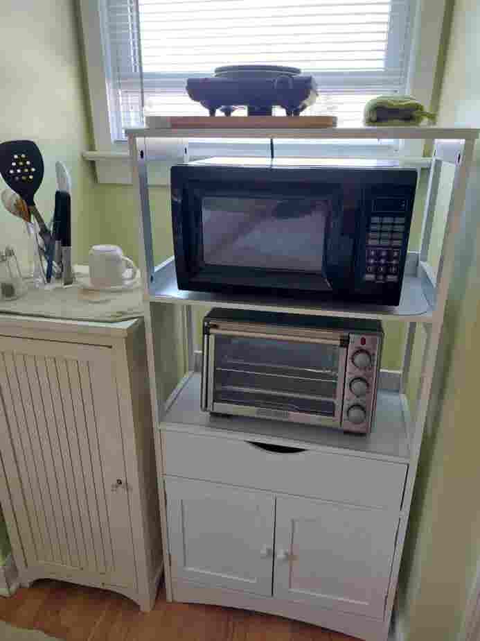 Room in large home avail. Oct. 1st.