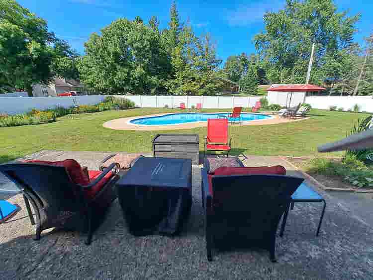 Room in large home avail. Oct. 1st.