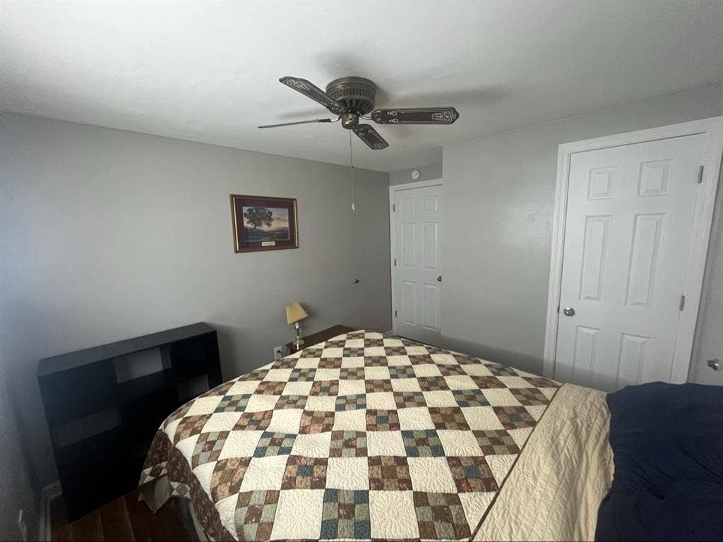 Bedroom for rent,utilities included