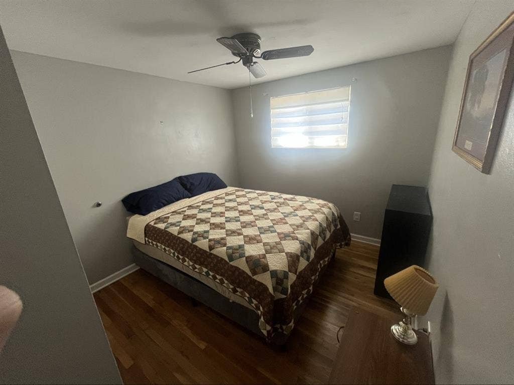 Bedroom for rent,utilities included