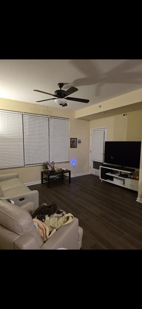 1 bedroom with private bathroom