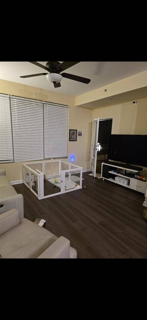 1 bedroom with private bathroom