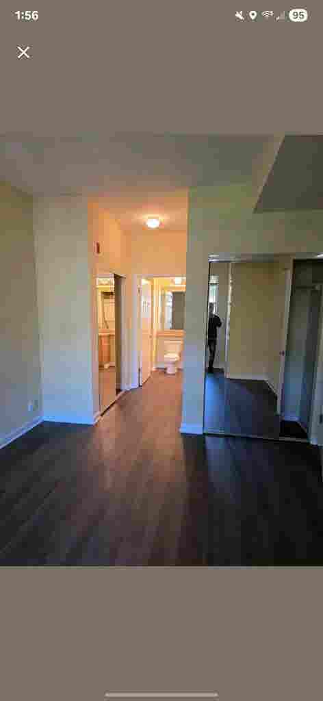 1 bedroom with private bathroom